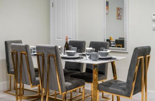 City of Westminster Apartment | Chic 2 Bed Maisonette in Mayfair 32A