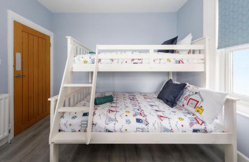 Felpham Apartment | Chic 2-Bed Seafront Haven Near Felpham Beach