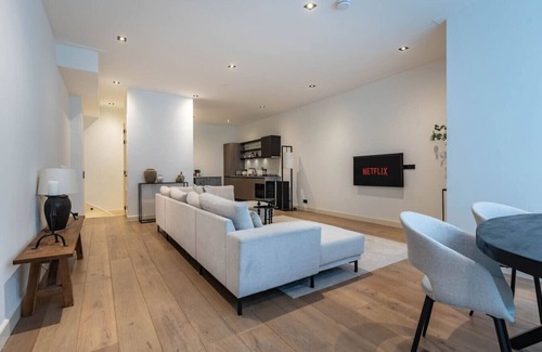 Oude Pijp Apartment | Chic 2-Bedroom Apartment in De Pijp Centrum | Walk to Museums, Cafés & Markets