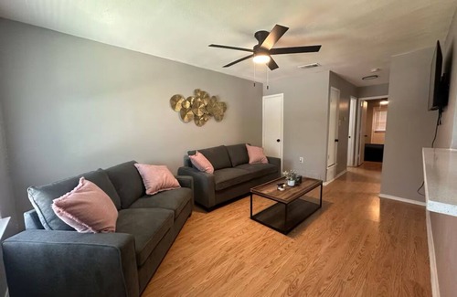 Central Arlington Apartment | Chic 2-bedroom apartment in charming Arlington with WiFi, AC