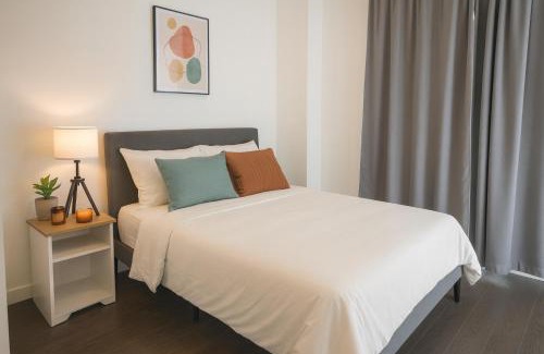 Downtown Eastside Apartment | Chic 2-Bedroom Getaway near Breweries and Local Cafés