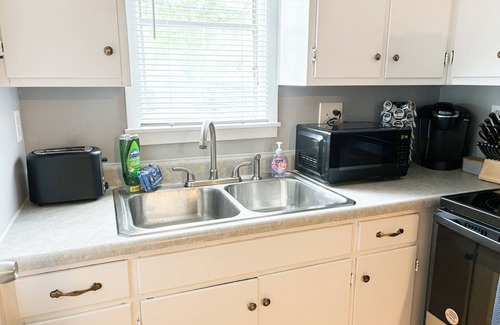 Piqua Apartment | Chic 2-Bedroom Retreat With 2 TV’s