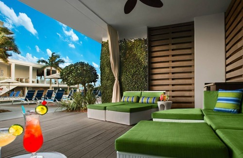 Marco Island Villa | Chic 2-bedroom villa with pools and beautiful beach in fabulous Marco Island