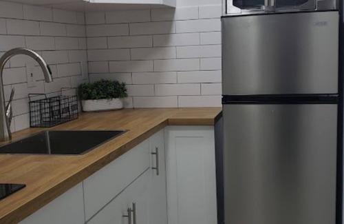 Parkside Apartment | Chic 2 BR Minutes From Hollywood Beach, Casino & The Young Circle