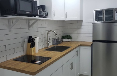 Parkside Apartment | Chic 2 BR Minutes From Hollywood Beach, Casino & The Young Circle