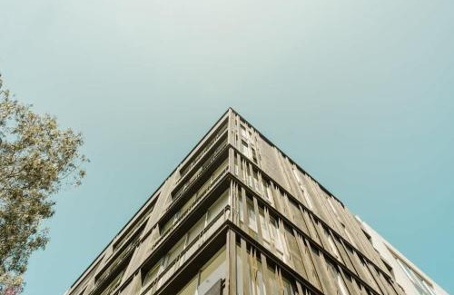 Santa Cruz Apartment | Chic 2BR Balcony & City View