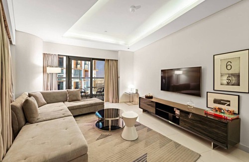 Business Bay Apartment | Chic 2BR Escape | Pool Access in Prime Dubai Spot Near Attractions
