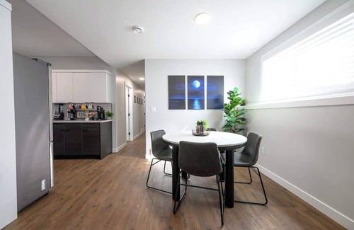 Grande Prairie Apartment | Chic 2BR Suite Smart TV Free WIFI Parking