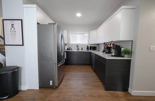 Grande Prairie Apartment | Chic 2BR Suite Smart TV Free WIFI Parking