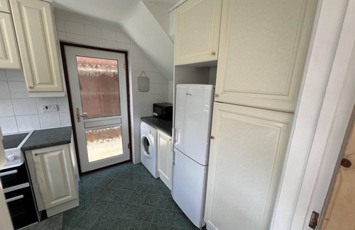 Grasby House | Chic 3-Bed Family Home in Quiet Cul-de-Sac