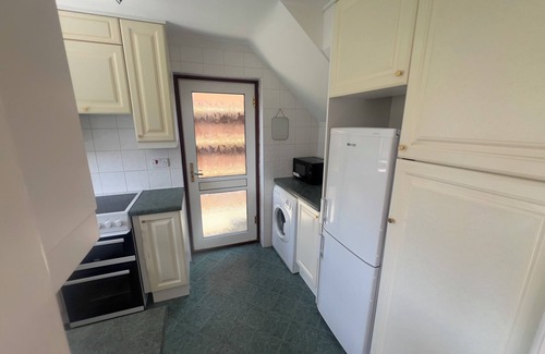 Grasby House | Chic 3-Bed Family Home in Quiet Cul-de-Sac