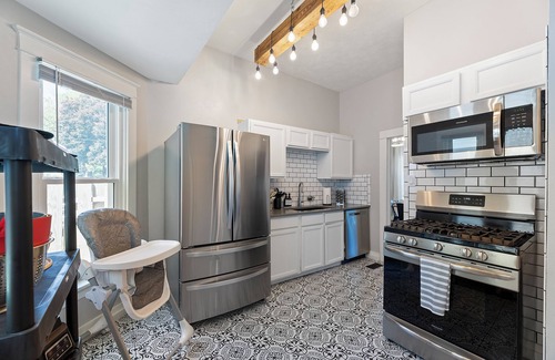 Benson House | Chic 3BR Near Benson with King Bed & Fenced Yard