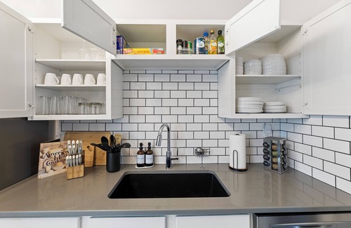 Benson House | Chic 3BR Near Benson with King Bed & Fenced Yard