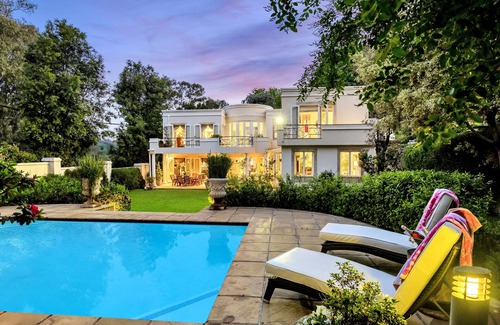 Greater Johannesburg Metropolitan Area House | Chic Afro-Mod 2 room suite