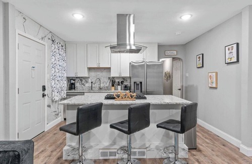 Richmond Heights House | Chic and Comfy Summar