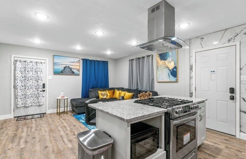 Richmond Heights House | Chic and Comfy Summar