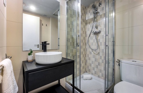Collblanc y La Torrassa Apartment | Chic and cosy apartment with balcony