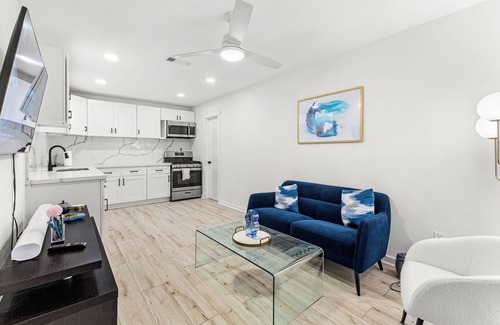 Woodland Heights Apartment | Chic Apartment in vibrant Houston Heights