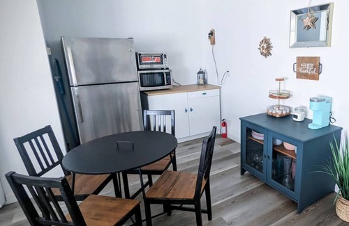 Lincoln Acres House | Chic Bay Home~2 Full Baths~Walk to GaylordResort~Mins to San Diego Zoo & beaches