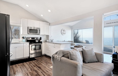 Wading River House | Chic Beach House Waterfront, Vineyards, Hot Tub