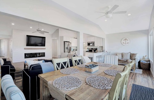 Wading River House | Chic Beach House Waterfront, Vineyards, Hot Tub