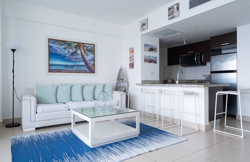 Juan Dolio - El Pueblo Apartment | Chic Beachfront Apt. W/5 beds Las Olas Juan Dolio