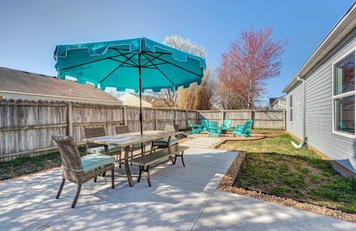 Bentonville House | Chic Bentonville Home with Patio and Fire Pit!