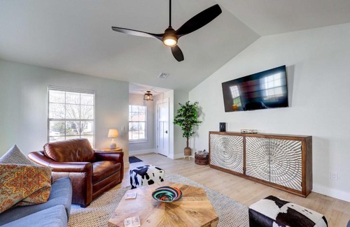 Bentonville House | Chic Bentonville Home with Patio and Fire Pit!
