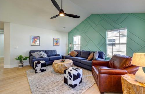 Bentonville House | Chic Bentonville Home with Patio and Fire Pit!