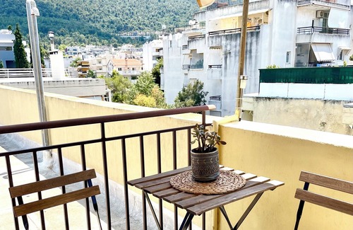 Agia Paraskevi Apartment | Chic & central studio in the northern sunburns of Athens