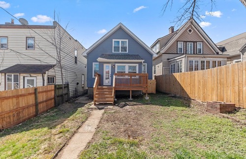 St. Louis House | Chic & Centralized Oasis