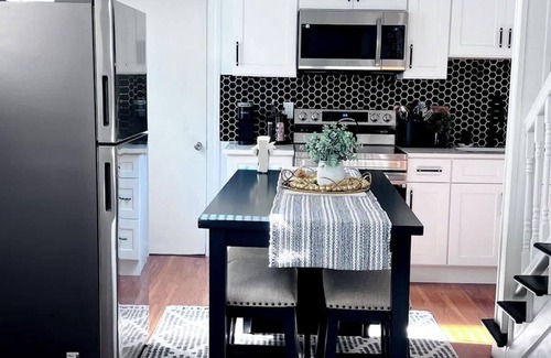 Riverside House | Chic City Guesthouse Getaway