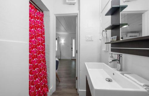 Near East Columbus Apartment | Chic City Retreat 87