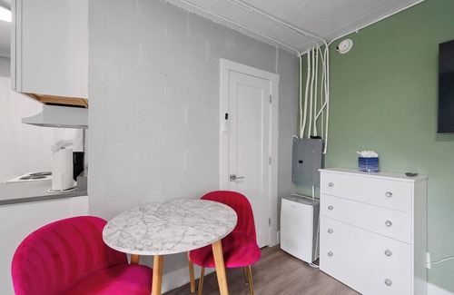 Near East Columbus Apartment | Chic City Retreat 93D