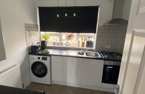 Nunhead Apartment | Chic City Retreat Immaculate 2 Bed Oasis in London