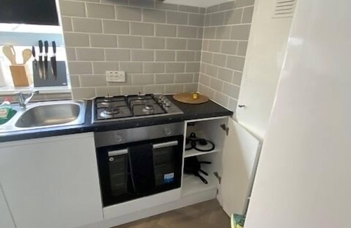 Nunhead Apartment | Chic City Retreat Immaculate 2 Bed Oasis in London