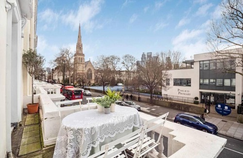 Tachbrook Apartment | Chic & Cosy Flat, 4-Min Walk to Pimlico Tube. Pet Friendly