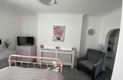 Southampton City Centre Apartment | Chic & Cosy Studio Apartment