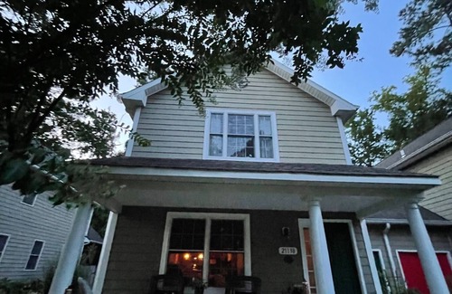 Rock Hall House | Chic&Cozy Chesapeake Home with a ship's bar in the charming town of Rock Hall 🦀