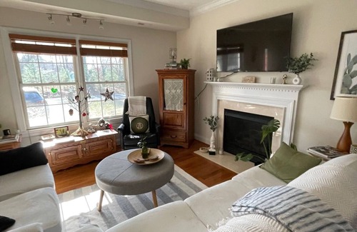 Rock Hall House | Chic&Cozy Chesapeake Home with a ship's bar in the charming town of Rock Hall 🦀