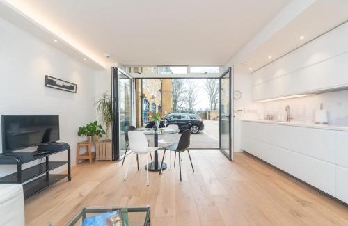 Thamesfield Apartment | Chic & Cozy Flat in SW London, Perfect Location!