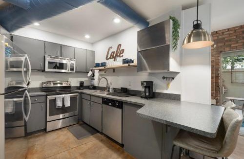 Pierson Place Historic District House | Chic & Cozy Midtown 1BR Pool Prime Location