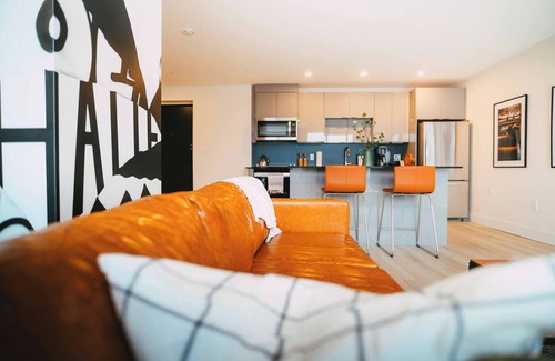 North End Bed & Breakfast | Chic Cozy Retreat - 2BR - Stunning North End Views