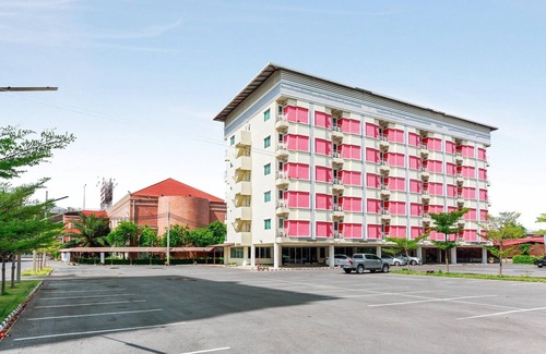 Bang Kra So House | Chic Double Retreat | Cozy Vresotel Comfort