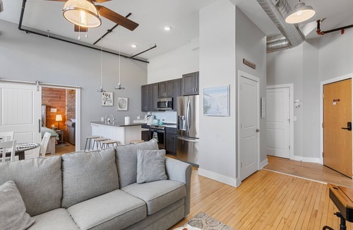 South Haven Condo | Chic Downtown Loft with pool, hot tub, gym, theatre, king bed, walk to town