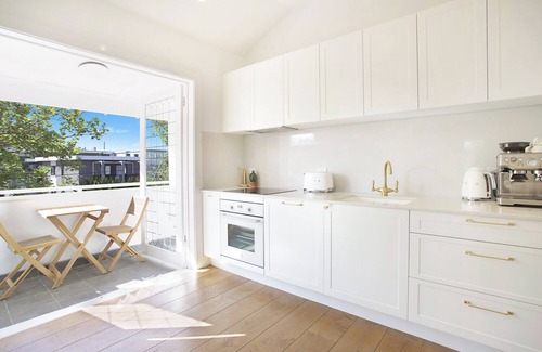 Elwood House | Chic Elwood Escape by Ready Set Stay