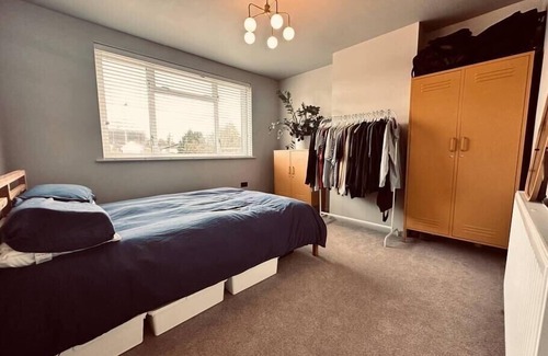 Welford House | Chic Family Home Near Parks and Leicester Uni
