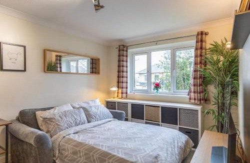 Netley Apartment | Chic Flat in Woolston: Nr Southampton City Centre