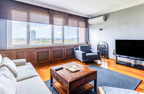 Etiler Apartment | Chic Flat w Balcony 10 min to Zorlu Center