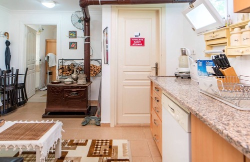 Koycegiz House | Chic Flat w Shared Pool and Garden in Dogusbelen